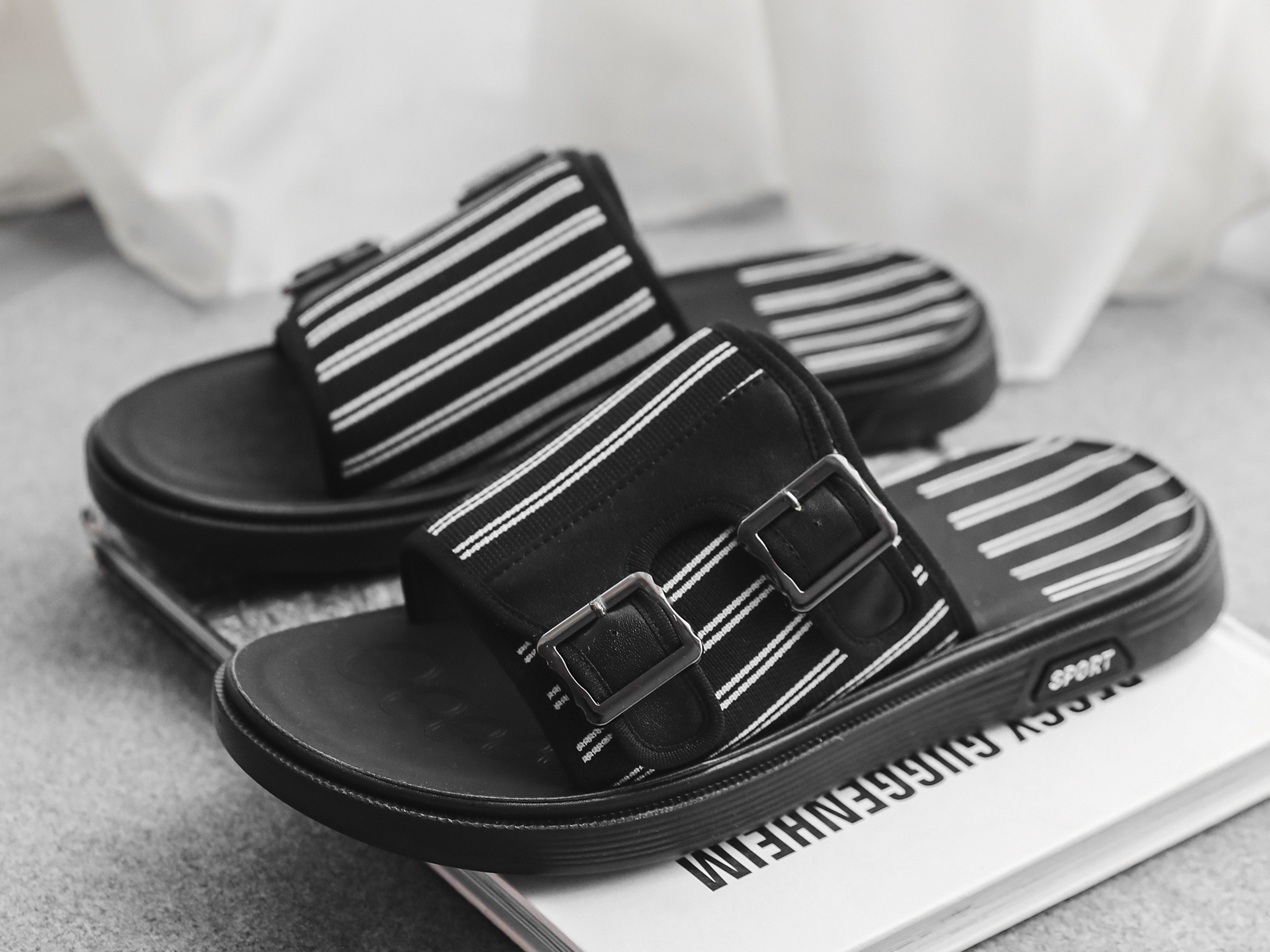 Men's Stripe Buckle Slides Black