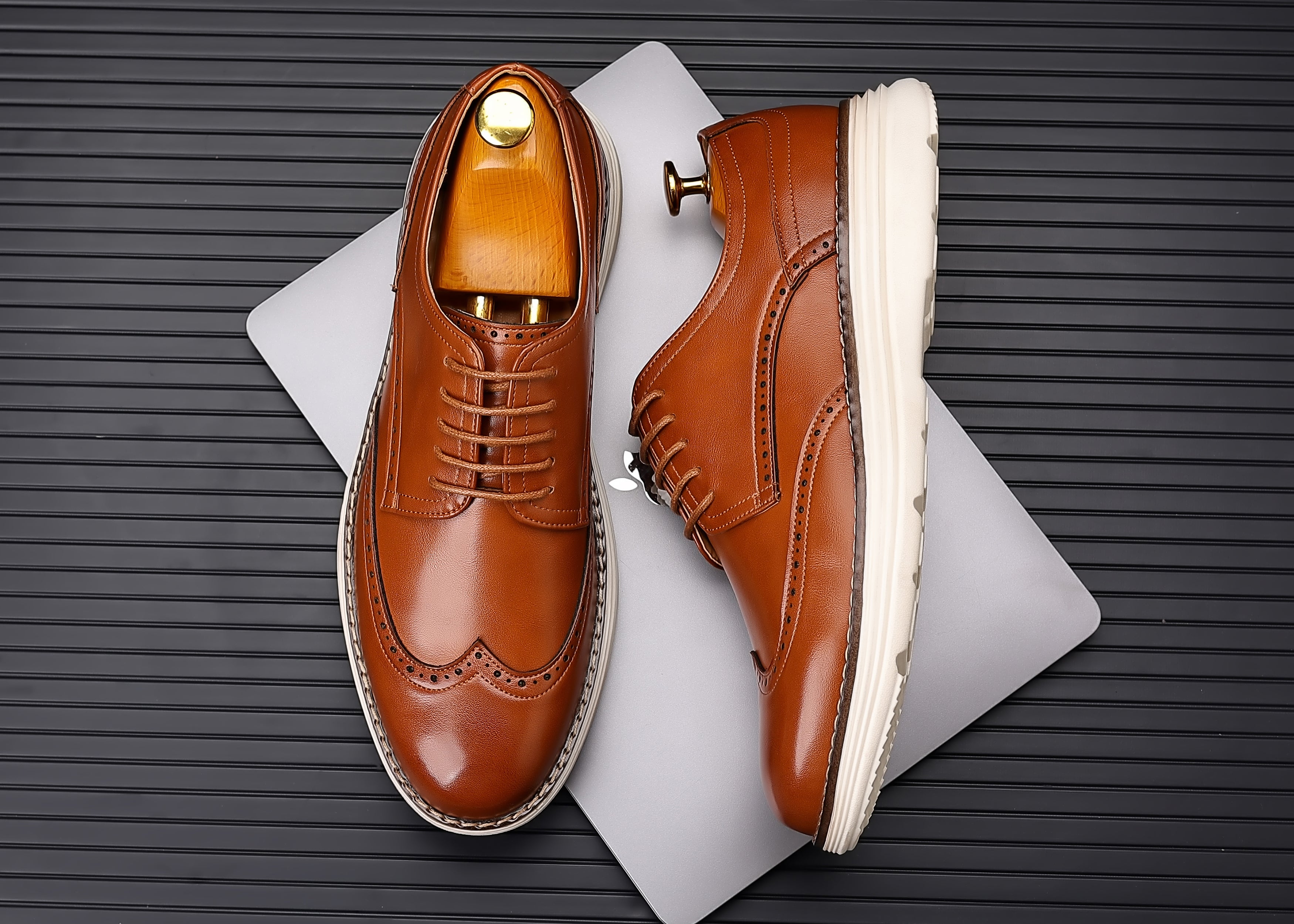 Zapatos Derby de cuero con punta de ala para hombre