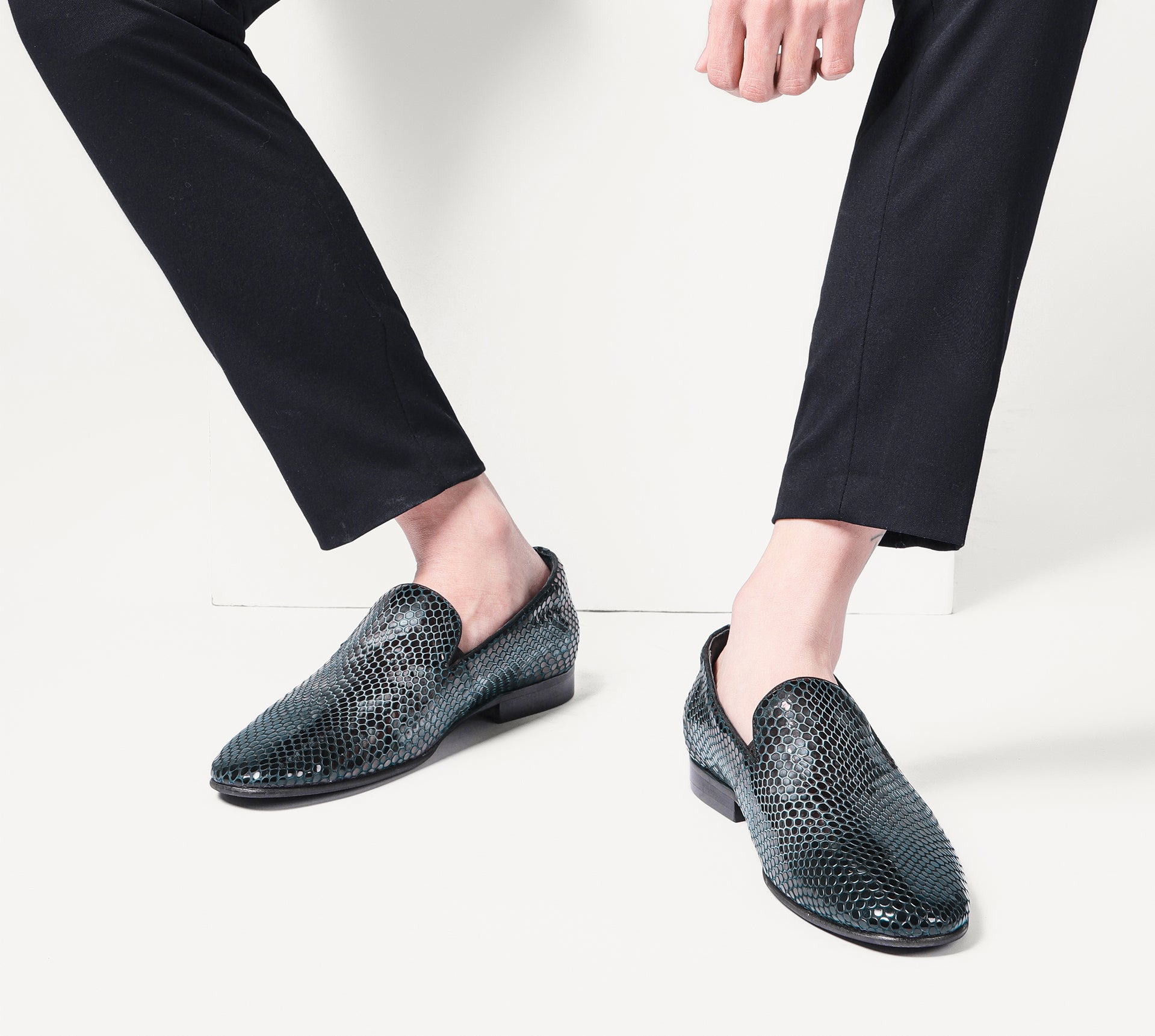 Men's Snake Skin Pointed-Toe Loafers