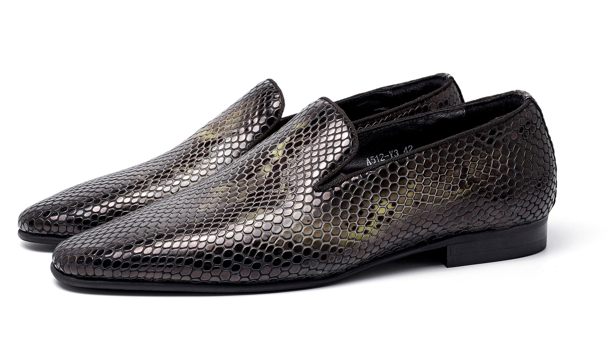 Mocasines con punta en punta y piel de serpiente para hombre