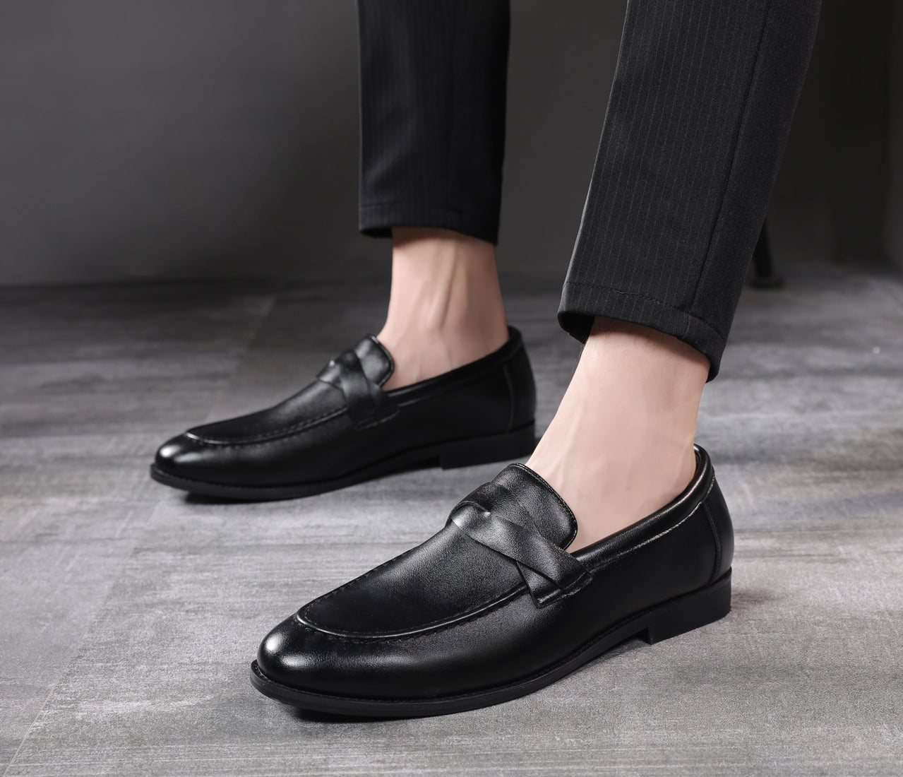 Men's Moc Toe Strap Smoking Loafers