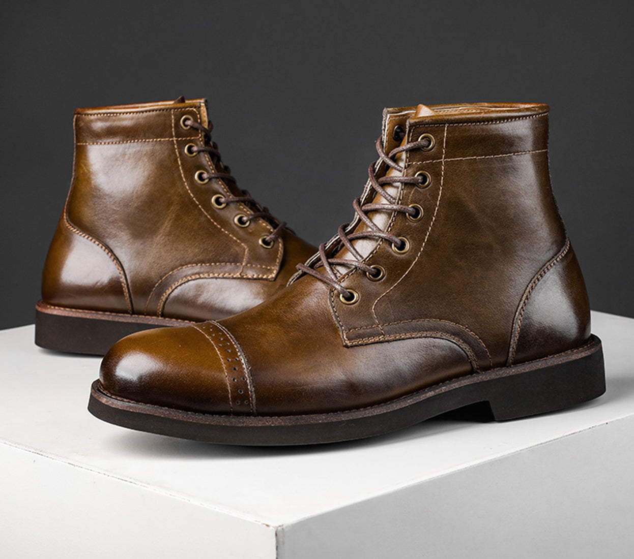 Botas utilitarias de vestir brogues para hombre